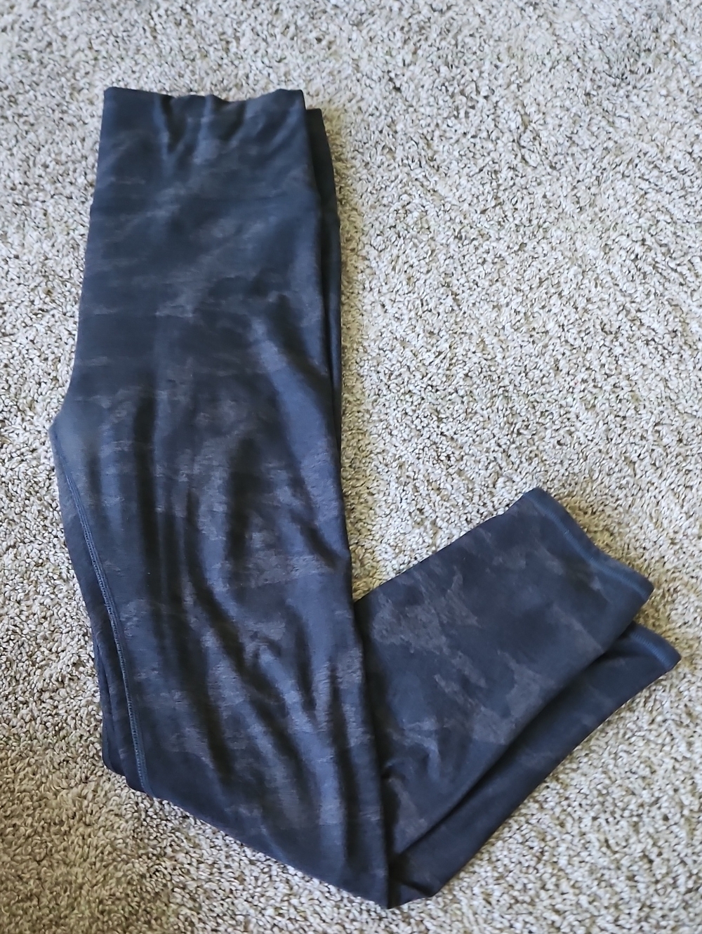 Vuori Dark Gray Camouflage Leggings Pants M